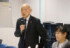 ＪＲ九州の駅無人化を巡る訴訟の報告集会で、発言する弁護団代表の徳田靖之弁護士（左）＝２３日午後、大分市