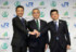 資本業務提携を発表した（左から）りそなＨＤの南昌宏社長、ＪＲ西日本の倉坂昇治社長、関西みらい銀行の原藤省吾社長＝１日午後、大阪市北区