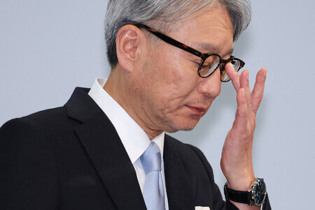 決算記者会見で質問を聞くホンダの三部敏宏社長=14日午後、東京都新宿区