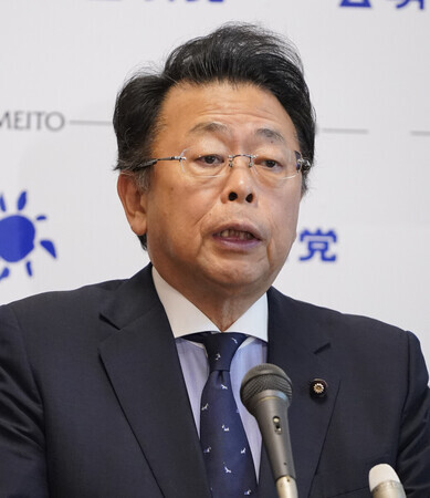 記者会見する公明党の西田実仁幹事長=19日午後、国会内
