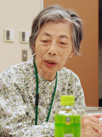 「空襲議連」の総会後、取材に応じる河合節子さん=22日午後、東京都千代田区