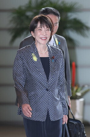 首相官邸に入る高市早苗首相=1日、東京・永田町