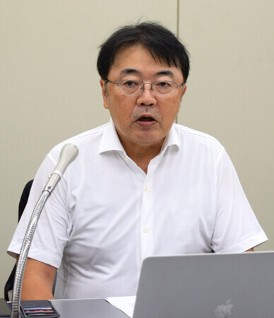 浜岡原発差し止め訴訟について弁論再開の申し立て後、記者会見する原告側弁護団の青山雅幸弁護士=6日午後、静岡市
