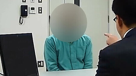 プレサンスコーポレーション山岸忍元社長の元部下を取り調べる大阪地検特捜部(当時)の田渕大輔検事(右)(元社長の弁護団提供の動画より)
