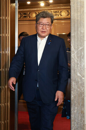 自民党役員会に臨む萩生田光一幹事長代行=6月29日、国会内