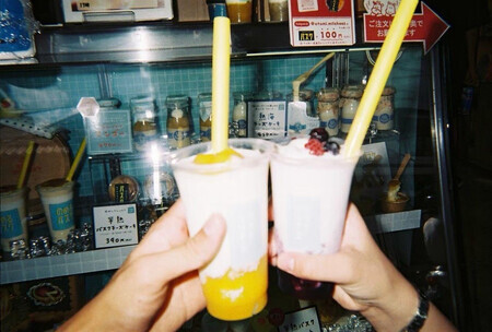 20代女性が2年前の旅行中に「写ルンです」で撮った写真(本人提供)