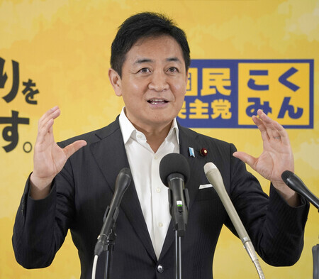 記者会見する国民民主党の玉木雄一郎代表=14日午前、国会内