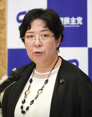 記者会見する立憲民主党の田名部匡代幹事長=22日午後、国会内
