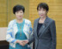 東京都の小池百合子知事(左)と面会し、握手する高市早苗首相=7日午後、首相官邸