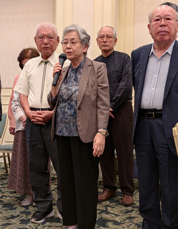 日本被団協結成70年を控えた集いで発言する代表理事の横山照子さん(中央)=8日午後、長崎市