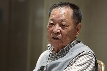 全国戦没者追悼式を前に、取材に応じる遺族代表の金森武士さん=14日、東京都千代田区