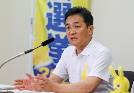国民民主党の代表選候補者合同インタビューに応じる玉木雄一郎代表=21日、国会内