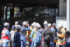 鉄骨が倒れたビル工事現場で活動する消防隊員ら＝２０２３年９月、東京都中央区