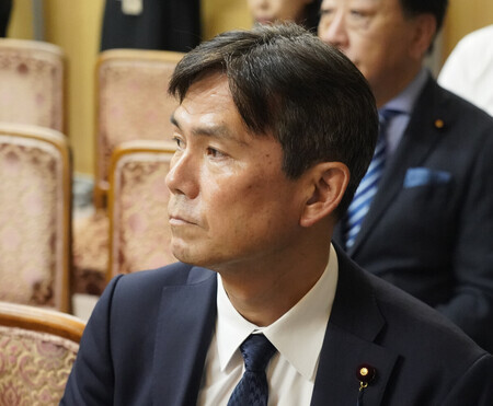 新党「民主改革の会」の議員総会に臨む後藤祐一氏=24日午後、国会内