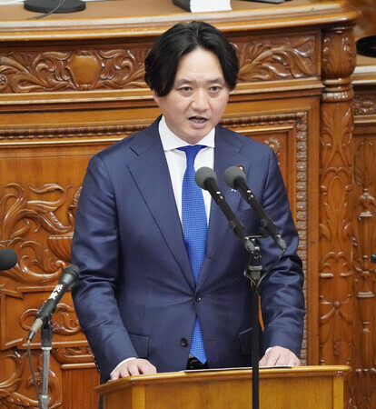 衆院本会議で代表質問に臨む日本維新の会の金村龍那総務会長=7日午後、国会内