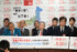 最高裁大法廷で上告審弁論が開かれた参院選「１票の格差」訴訟で、記者会見する升永英俊弁護士（右から４人目）らのグループ＝７日午後、東京都千代田区