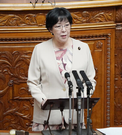 参院本会議で代表質問に臨む立憲民主党の田名部匡代幹事長=8日午前、国会内