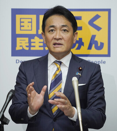 衆院本会議後に記者団の取材に応じる国民民主党の玉木雄一郎代表=8日午後、国会内