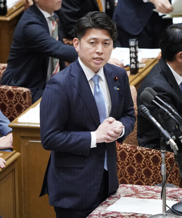 衆院予算委員会で質問する公明党の中野洋昌氏=13日午後、国会内