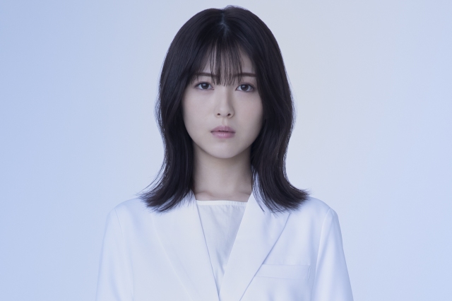 カンテレ・フジテレビ系『ドクターホワイト』に主演する浜辺美波(C)カンテレ