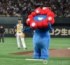 右投げだったミャクミャク （C）ORICON NewS inc.