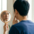 シミを気にする男性