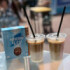 ミルクとコーヒーがきれいに分かれた2層のラテ