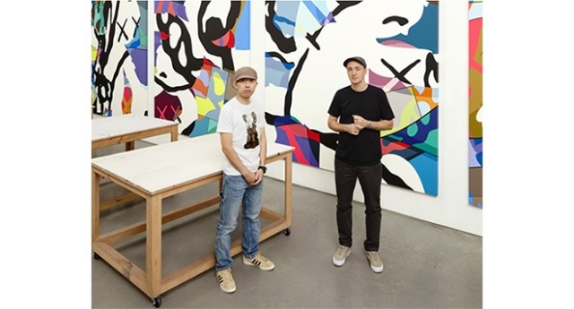 ユニクロ「UT」 ブルックリンの著名現代アーティストKAWSとコラボ