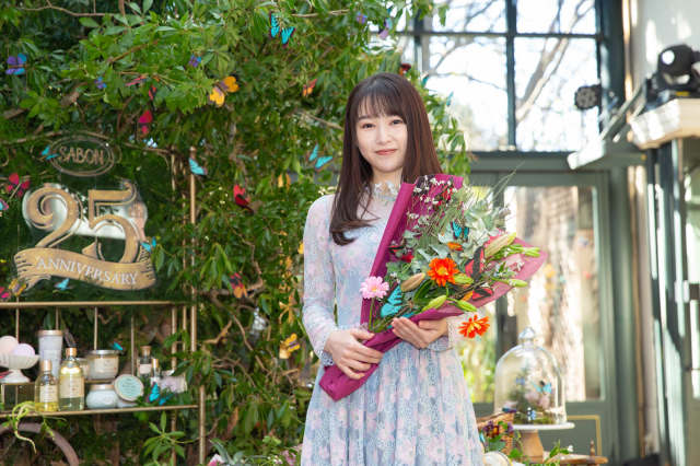 <br /> 桜井日奈子
<br />
<br /> Image by: FASHIONSNAP
<br />