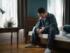 友達がいないのが悩みの50代夫。ジムに通い始めたが「人間関係になじめない」という。聞けば、よく顔を見かける人を飲みに誘って断られたのだとか。妻からすれば、体を鍛えるために行くジムに「人間関係なんて生じない」のだが……。※サムネイル画像：PIXTA