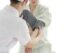 【医師が解説】高血圧を放置すると、動脈硬化が進み、脳卒中や心筋梗塞など命にかかわる重大な疾患のリスクが高まります。ネットの誤情報に惑わされてはいけません。高血圧が続く場合の対処法を分かりやすく解説します。(※画像:amanaimages)