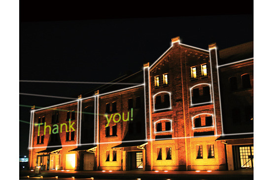 横浜赤レンガ倉庫で光のショー