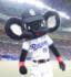 中日対巨人 試合前、ポーズを決める初登場のブラックドアラ(撮影・森本幸一)