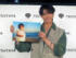 1st写真集「旅」発売記念イベントで、お気に入りのカットを紹介する鈴木秀脩（撮影・川田和博）