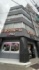東京・東神田の「LAUNDRY MORE（ランドリーモア）」。同じ建物の中にランドリーとトランクルームが併設され、両者の入口が隣り合う（提供：TOSEI）