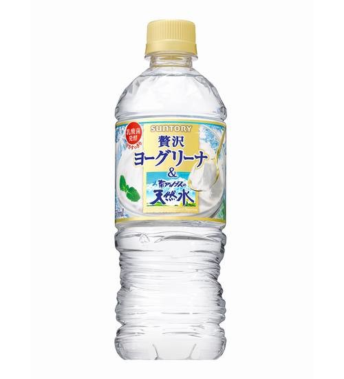 透明なヨーグルト味の天然水