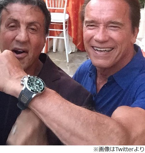 じゃれ合うシュワとスタローン