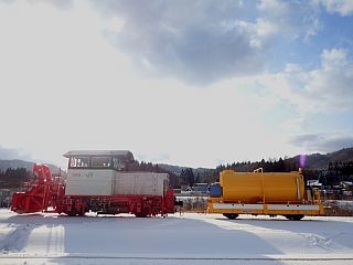JR北海道、北海道新幹線の雪・凍結対策発表 - 新青森駅では人力で雪落とし